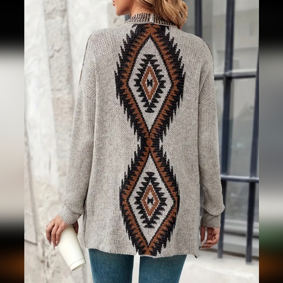 Women's Geo Pattern Cardigan - Picture 2 of 3